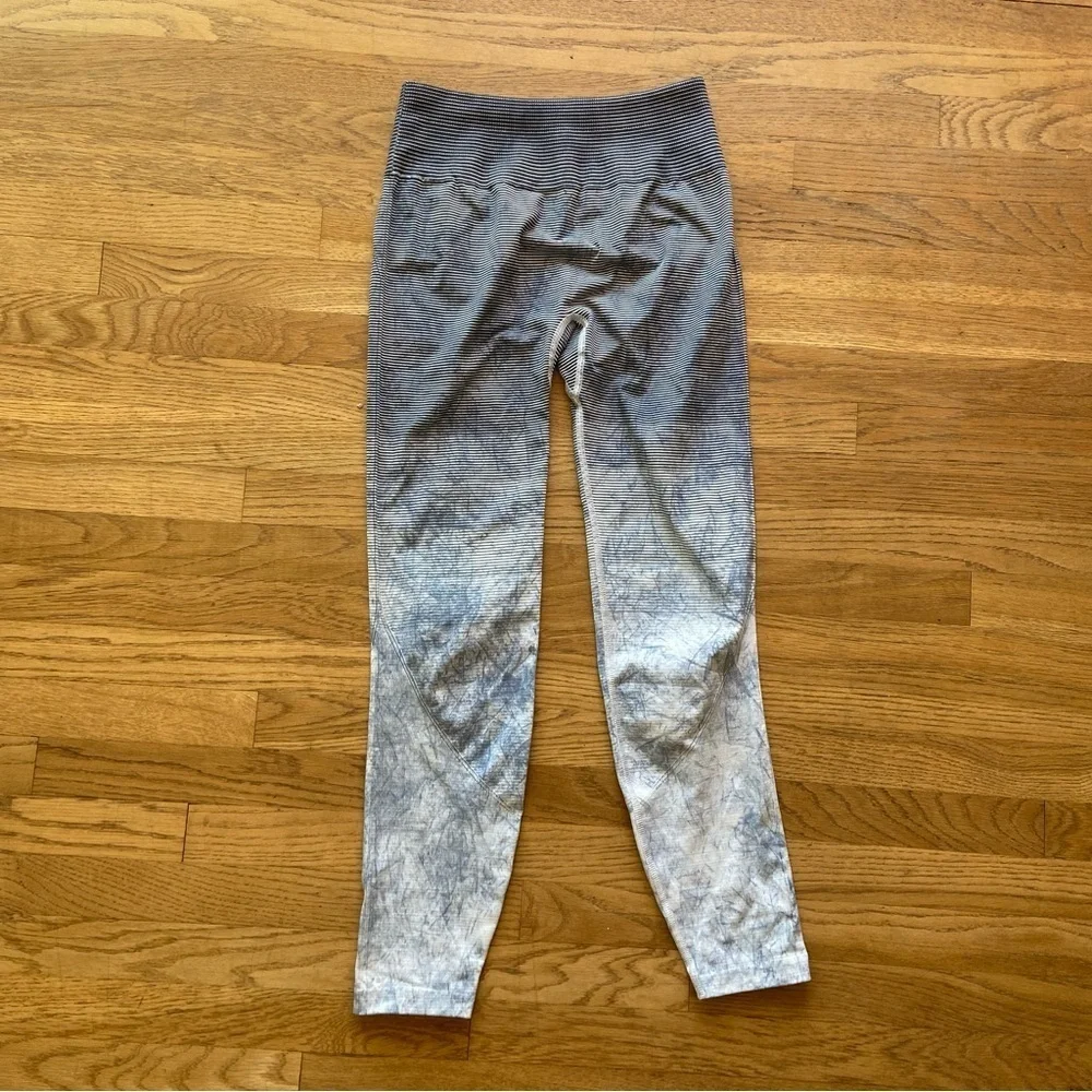 Womens Lululemon Ebb to Train Tight EUC size 4